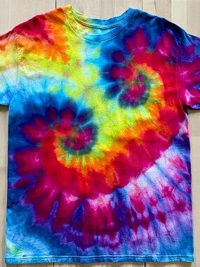 Gildan Unisex Rainbow Tie Dye Double Swirl T-Shirt size Large